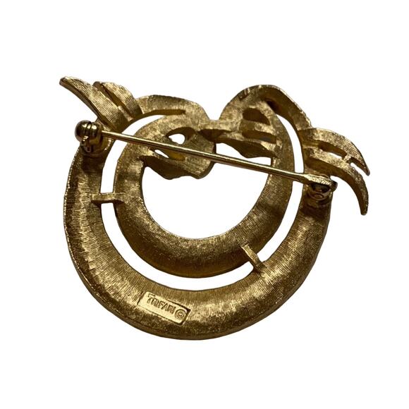 Vintage Crown Trifari brooch dimensional gold & white enamel mid century design - Picture 2 of 4